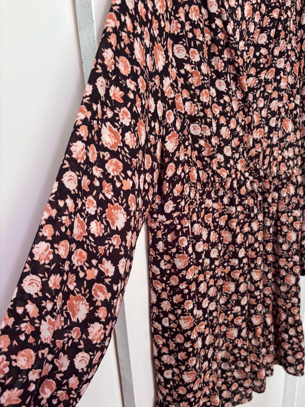 Zara| Floral V-Neck Long Sleeve Flowy Mini Dress in Black & Peach Sz L - Picture 4 of 7